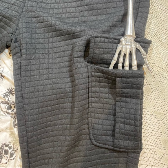 Black quilted high waisted cargo style joggers - Picture 3 of 16